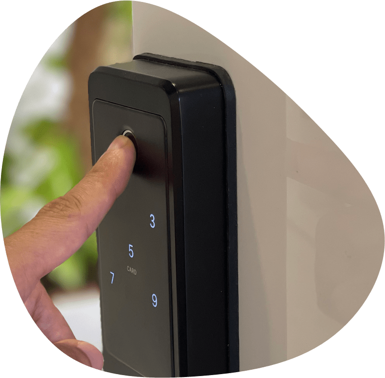 Elock Wize fingerprint unlock