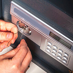 Opening a Safe with an Electronic Lock